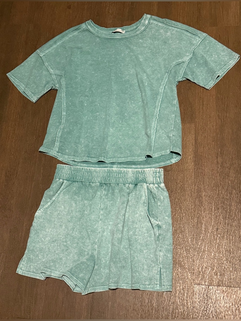 Zenana Sage Green Mineral Wash 2 Piece Shorts Set Size L NWT - Picture 3 of 4